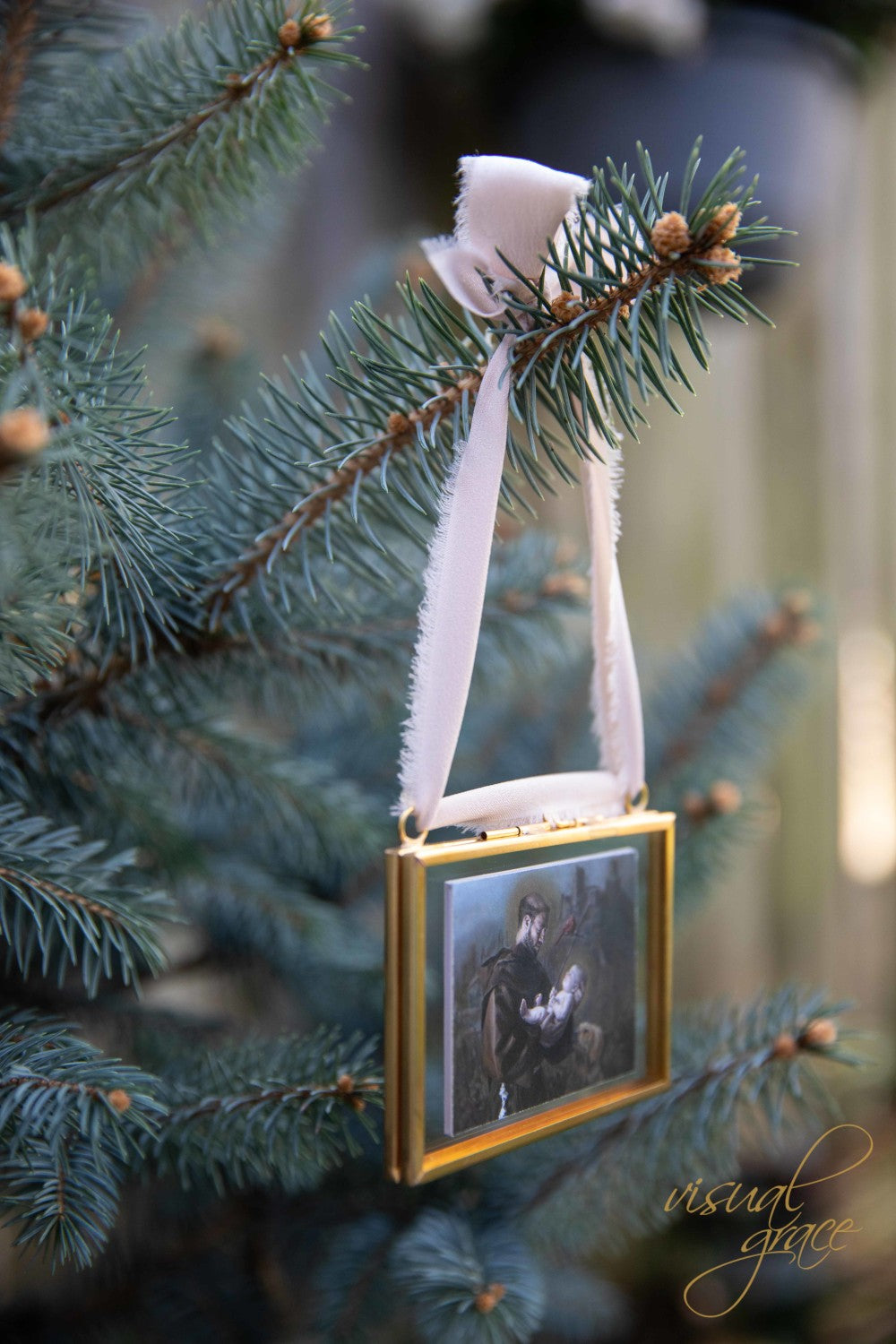 Adore | Fine Art Ornament