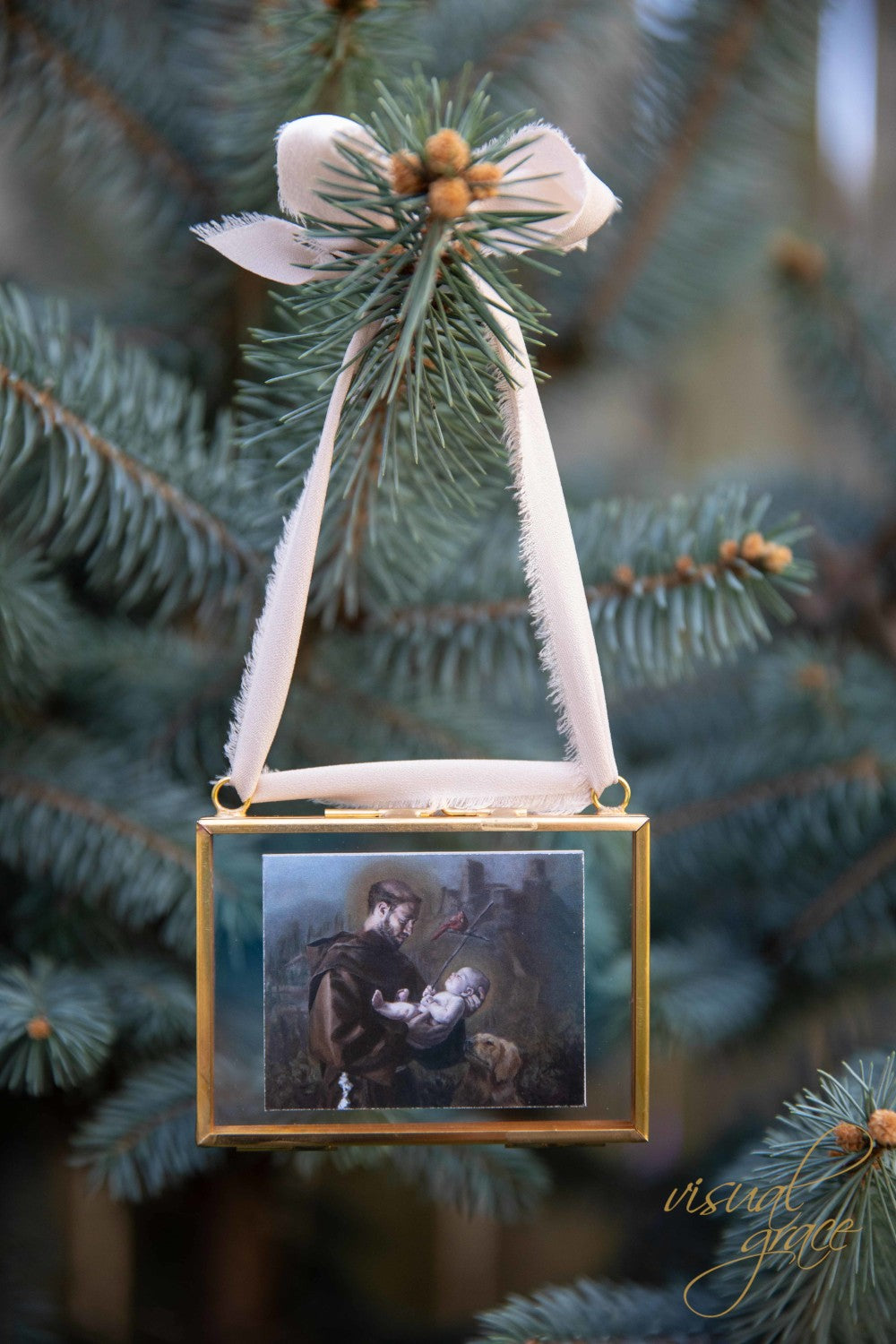 Adore | Fine Art Ornament